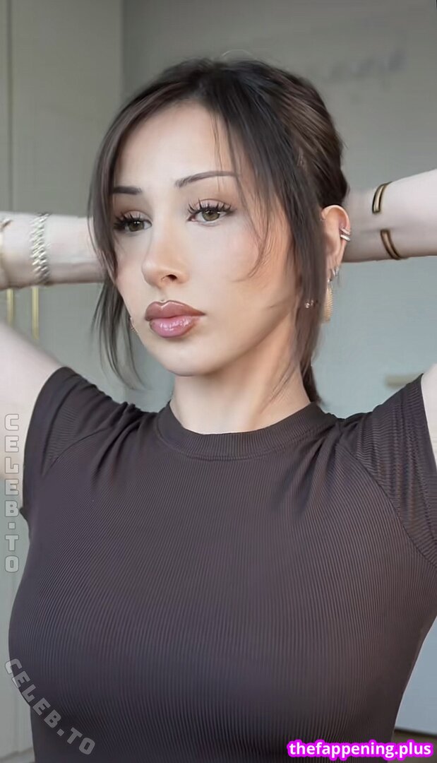 Aanys / aanyskh Nude OnlyFans Photo #22