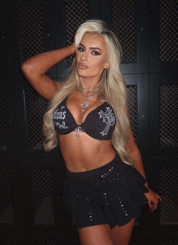 Aew Mariah May
