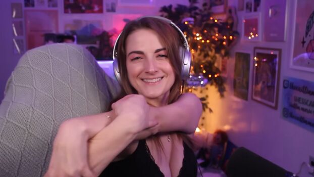 Caitlin Marie Reacts