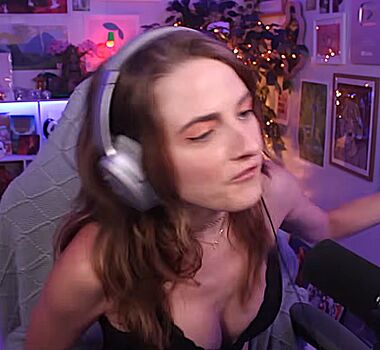 Caitlin Marie Reacts