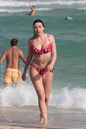 Daisy Lowe