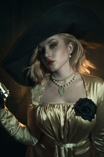 Ezy Summers Cosplay