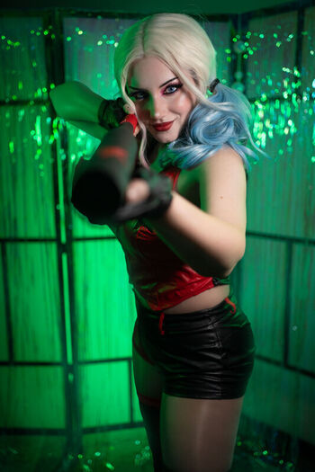 Ezy Summers Cosplay