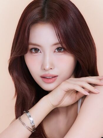 Hirai Momo