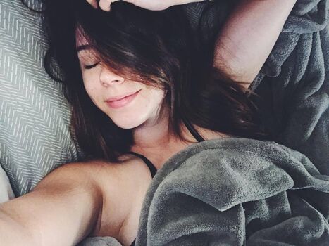 Jillian Rose Reed