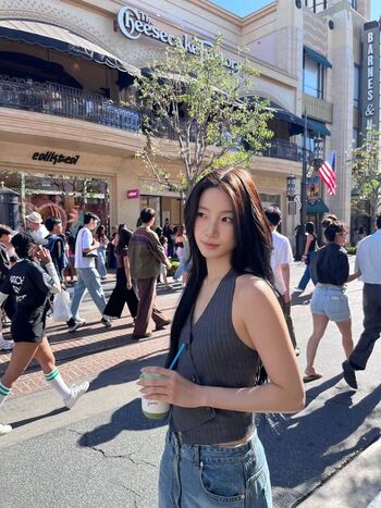 Kazuha Nakamura 中村 一葉
