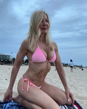 Lesley Maxwell