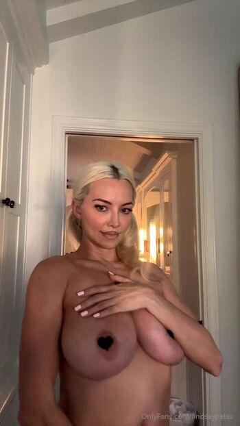 Lindsey Pelas