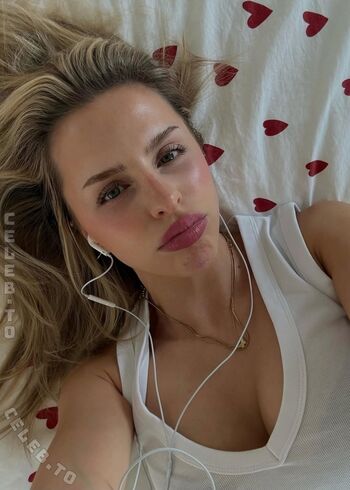 Lucia Leona
