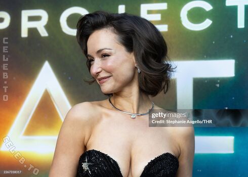 Milana Vayntrub