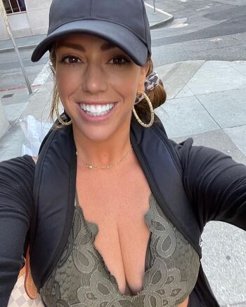 Renee R Lynn