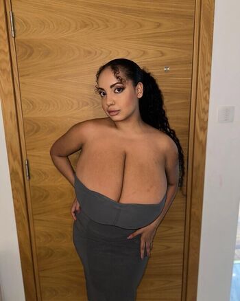 Thegirlinred0