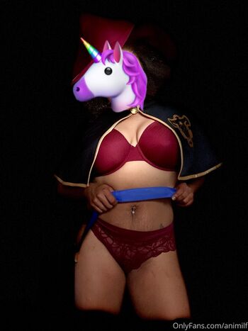 tittiesnlipstck