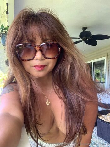 tropical_island_girl_4_u