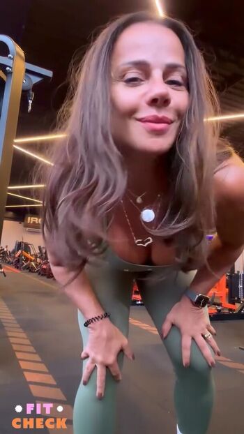 Viviane Araujo