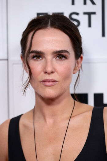 Zoey Deutch